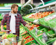 Продуктовий кошик стане напівпорожній: українців попередили, як зміняться ціни на продукти