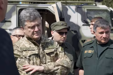 Украинцам придется воевать за новые зарплаты: сколько пообещали на этот раз