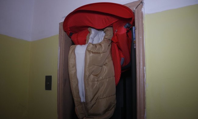 У Києві ліфт-убивця зажував коляску з немовлям
