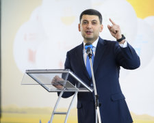 Гройсман метається між Зеленським і Вакарчуком: Романенко зірвав маски з "нових облич"