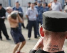 На Донбассе готовят диверсантов из российских зэков