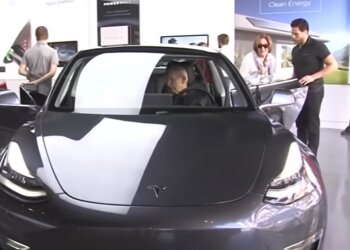 Электромобили, скриншот: YouTube