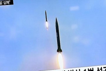 Северная Корея снова запустила ракеты на Японию