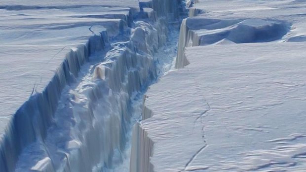 Появилось видео гигантского разлома ледника в Антарктиде 