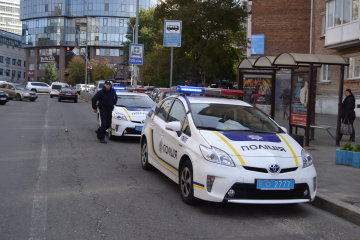 Дівчина довела: під Києвом неадекват відкрив вогонь по популярному магазину