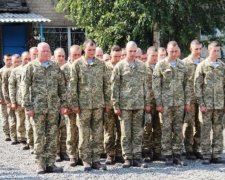 За Украину: несколько воинских частей обзавелись новыми знаменами