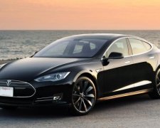Автомобіль Tesla знову потрапив у смертельну аварію