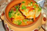 Пельмени с сыром в горшочках