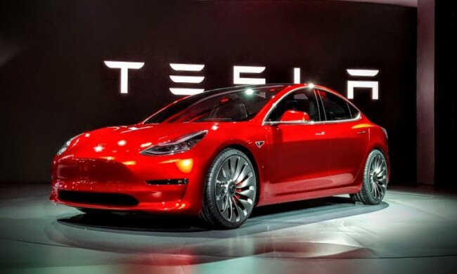 У Tesla назвали дату випуску бюджетного електрокара
