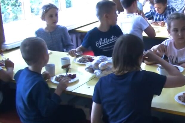Харчування школяра, кадр з відео