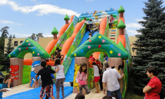 Під Дніпром батут злетів разом з дітьми: ловили всім містом, є жертви