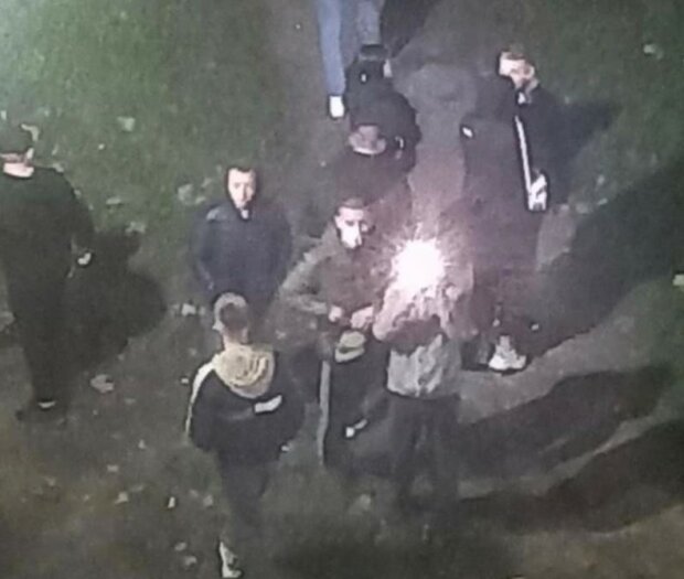 В Хмельницком группа подростков издевалась над девушкой, фото с фейсбук