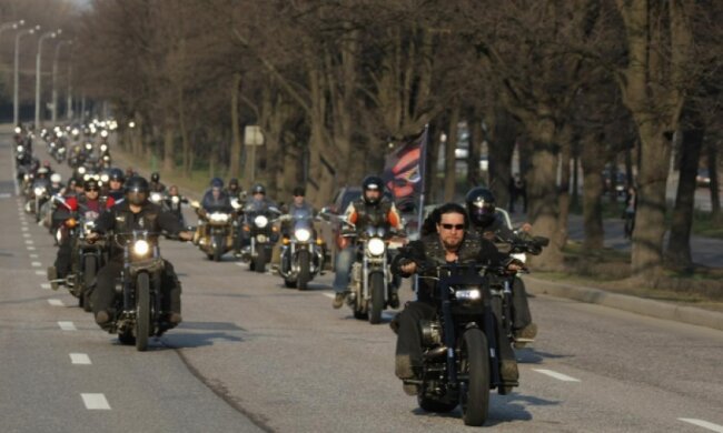 "Нічні вовки" планують розвісити георгіївські стрічки по Львову