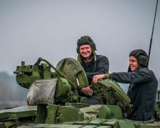 Українські танкісти передали палкий привіт путінським прихвостням: відео