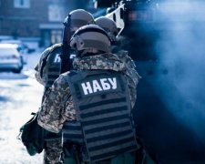 НАБУ показало кино с огромной взяткой и СБУшником