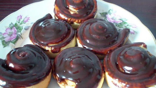 Булочки зі смородиною в шоколадній глазурі: шеф-кухарям вас не наздогнати