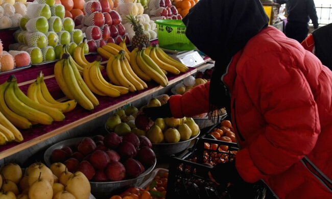 Фрукты на рынке, скриншот: YouTube