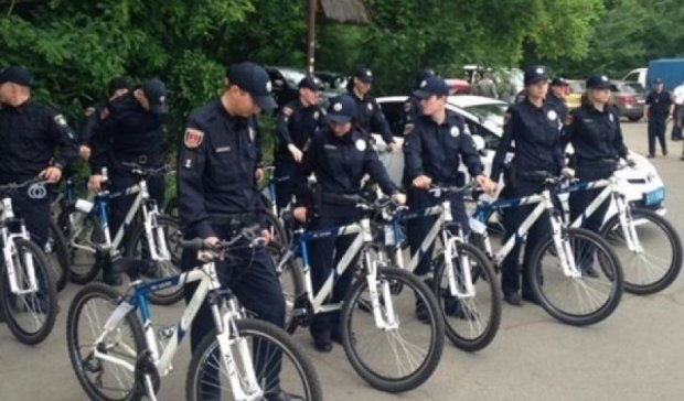Одесские полицейские пересели на велосипеды
