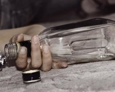 Копи накрили продавця паленої горілки на Донеччині