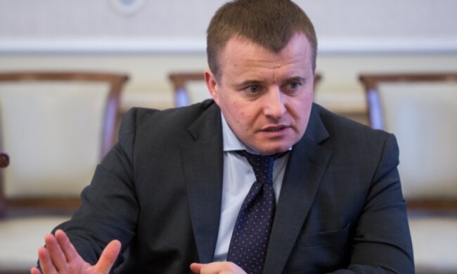 Столичная недвижимость и валютные капиталы: как зарабатывает отставной министр