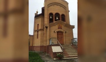 Скрєпи в дії: як російський піп дівчат розбещував