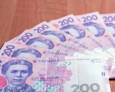 Українські гривні різних номіналів, банкноти НБУ