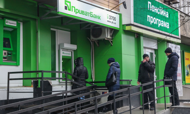 Вокруг ПриватБанка новый скандал: собирают последнее даже с алиментов