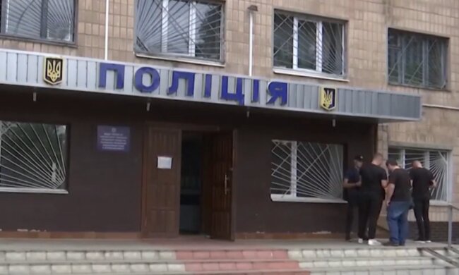 Судимий чоловік напав на дівчинку, кадр з відео