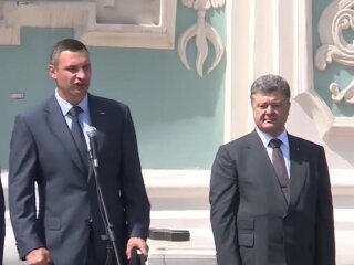 Виталий Кличко и Петр Порошенко, скриншот с видео