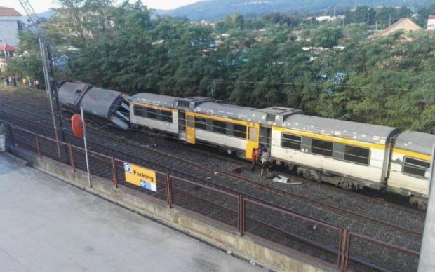 Через стихію поїзд зірвався з рейок: десятки постраждалих