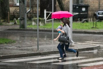 Погода в понеділок потріпає нерви українцям: готуйтеся, нудно не буде