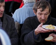 Затримка пенсій, стрибок долара та кредит МВФ: Україна на порозі масштабної катастрофи