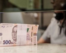 Курс валют 3 августа: доллар снова заставил гривну дрожать