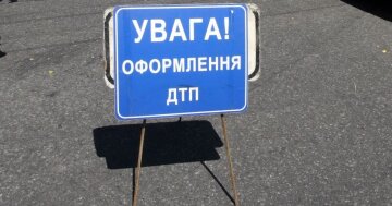 Вантажівка Volvo з напівпричепом на місці ДТП на Волині
