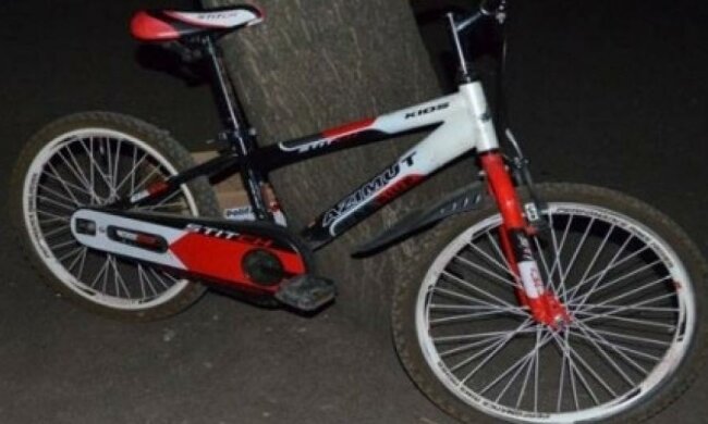 Дитяче ДТП: школярка насмерть задавила хлопчика велосипедом