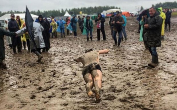 Даже погода против:  грязь поглотила фестиваль оккупантов