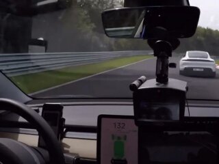 Tesla Model 3 Chase a Porsche Taycan, скріншот