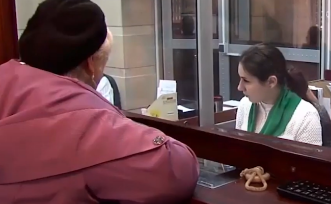 Отримання пенсії. Фото: скрін youtube