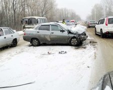 Смертельное ДТП под Киевом превратило праздничные хлопоты в адский кошмар: черепом застрял в стекле