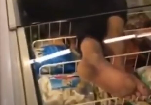 Супергерой, якого ми заслужили: "людина-пельмень" заховався у морозилці супермаркету
