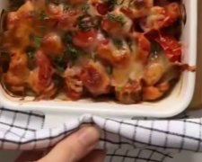 Запіканка з куркою та грибами, кадр з відео