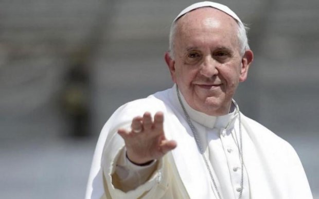 Депутати вимагають від Папи Римського пояснити за гріхи
