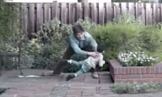 Родители спасают детей за секунду до катастрофы (видео) 