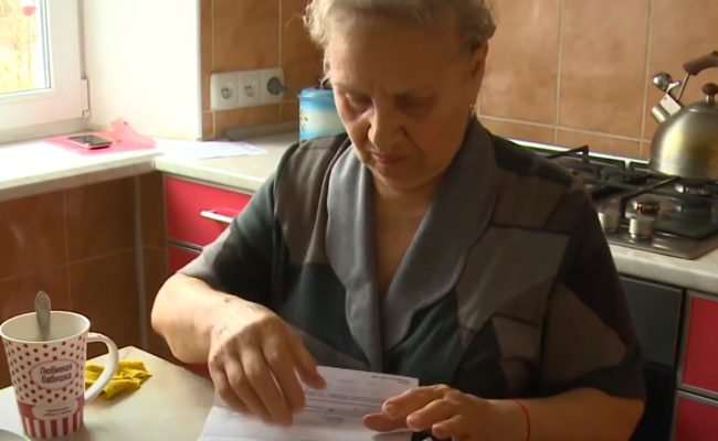 Платежки за коммуналку. Фото: скрин youtube