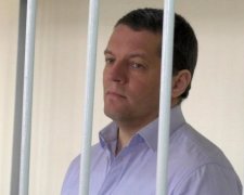 Порошок, цибуля, чай: Сущенко передав із СІЗО дивовижні малюнки