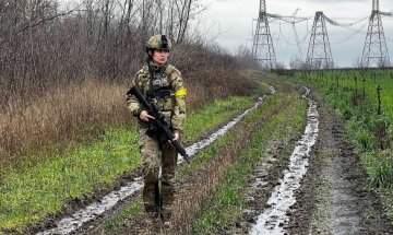 Военная с положительным "Кудрявым". Фото Вечерний Киев