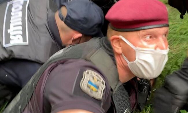 Поліцейський Михайло Панасенко