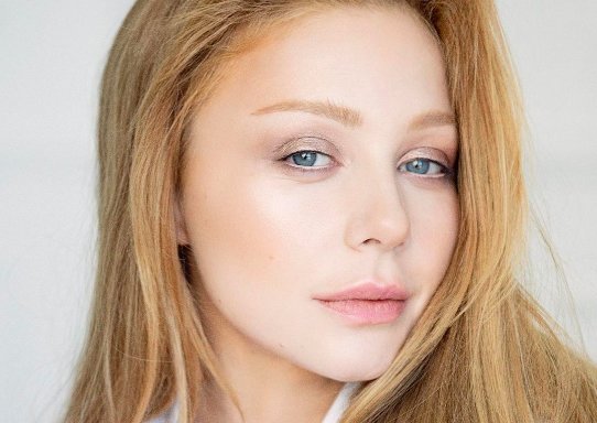 Кароль без макияжа заинтриговала мужской рубашкой: в личной жизни все наладилось