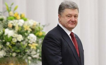 Порошенко привітав українок з 8 Березня