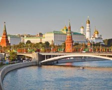 Москва на вухах: вантажівка протаранила пішоходів